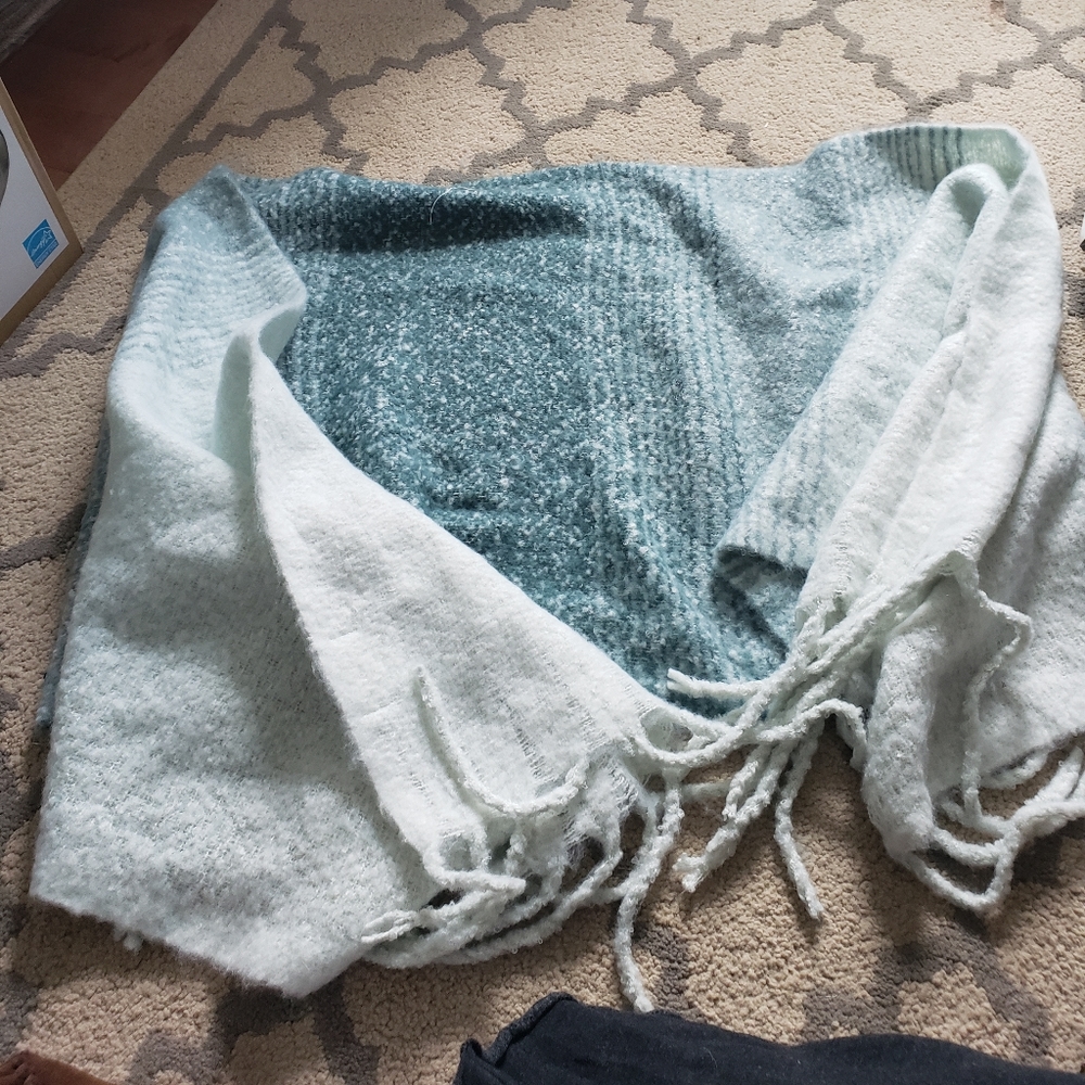 Shawl - Picture 3 of 4